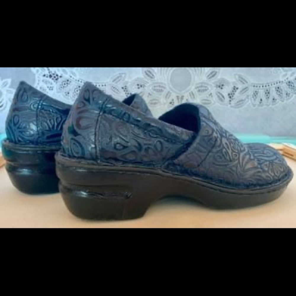 Tooled Navy Blue “Peggy” clogs by b.o.c.